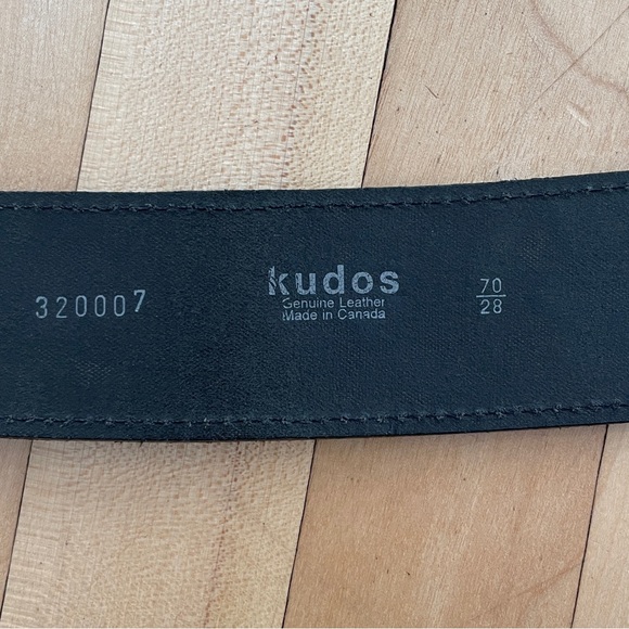 Kudos Black Leather Belt with Minimalist Round Buckle - Made in Canada - 70/28 - Picture 10 of 13